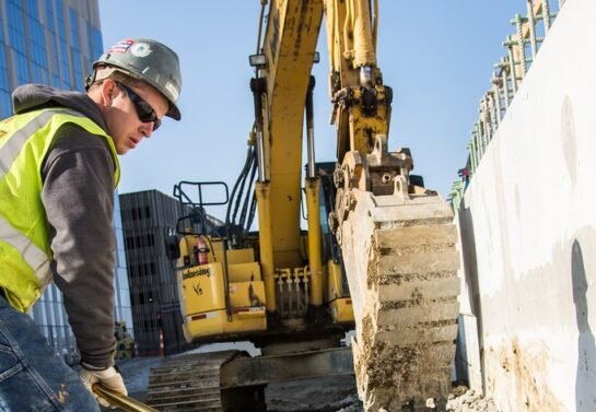 When should workers use polarized safety glasses? - HSSE WORLD